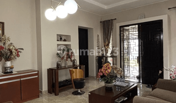 Rumah Cantik Nyaman Huni Dua Lantai Posisi Hook di Sektor 9 Bintaro Jaya Sp 0667