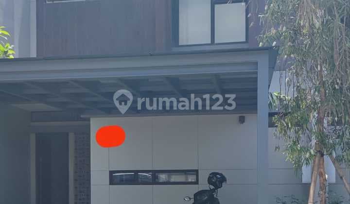 Rumah Hadap Selatan dengan Dapur Renovasi di Flora Summarecon