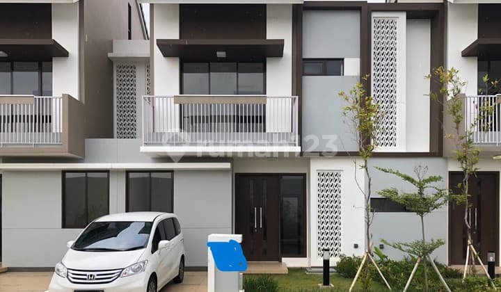 Luxury House in Sumarecon Cynthia, Bandung