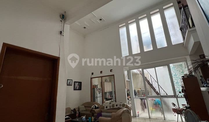 Rumah 2 Lantai Bagus Furnished SHM di Taman Kopo Indah 3, Bandung