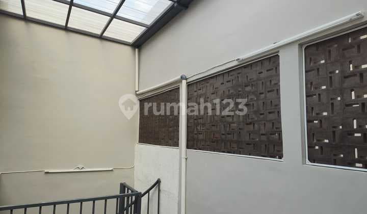 Rumah Kontrakan 2 Lantai Bagus Semi Furnished SHM di Cluster Flora Fauna, Bandung