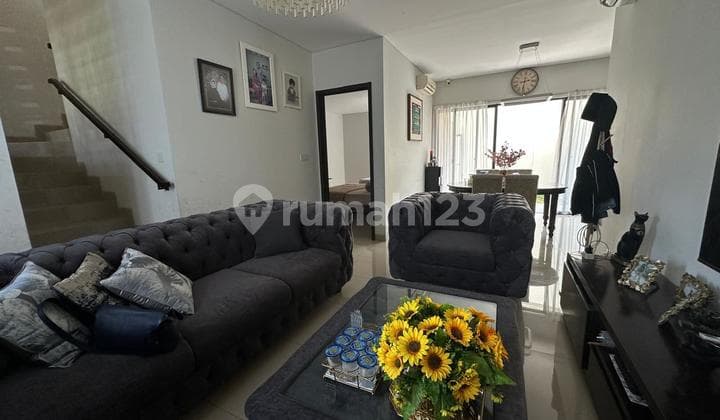 Rumah 2 Lantai Furnished Di Emily Summarecon, Bandung