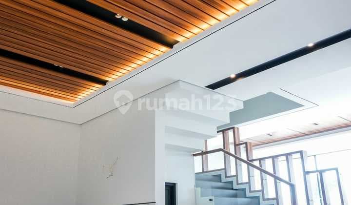 Rumah 3 Lantai Bagus Unfurnished SHM di Setra Duta, Bandung