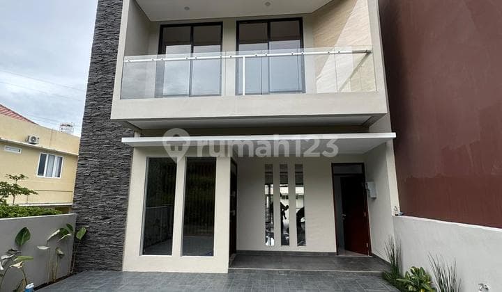 Rumah Siap Huni 2 Lantai Plus Basement di Citra Green Dago, Kota Bandung