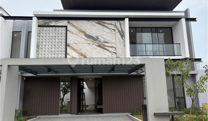 Exclusive House with Swimming Pool in Hillary Cluster, Summarecon Bandung