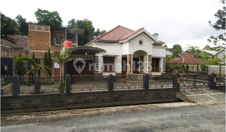 Rumah Tanah Luas di Perumahan Jatihurip Sumedang Utara