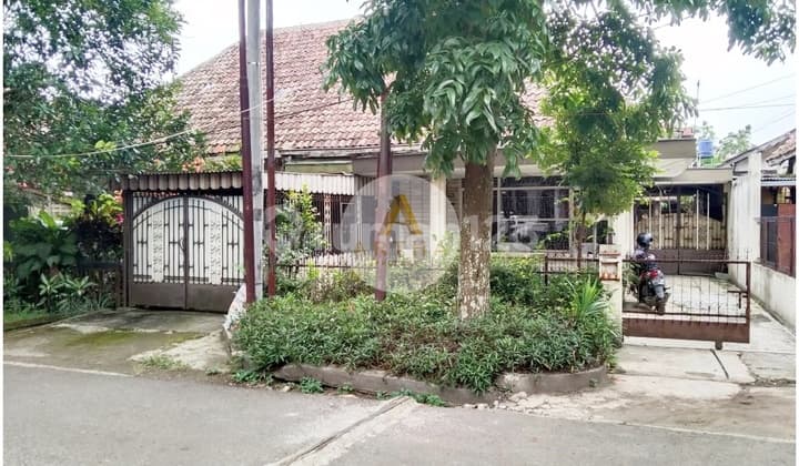 Rumah Luas Strategis Pusat Kota Sayap Riau Bandung