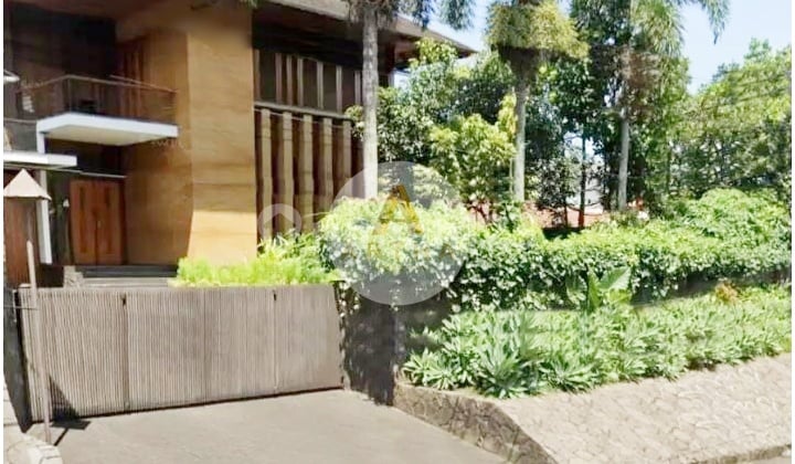 Strategic Luxury House on Dago Main Road Bandung Near Tourist Attractions
