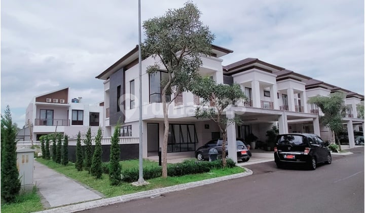 Rumah Hook di Podomoro Park Buahbatu Bandung Bagus Siap Huni