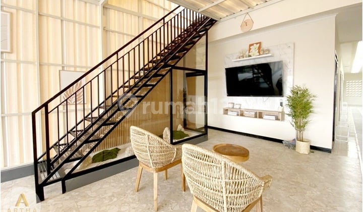 Active, Good, Fully Furnished Boarding House, Batununggal Wing, Bandung.