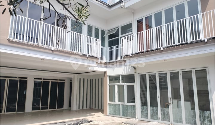 Rumah Mewah Semi Furnished Tatar Larangtapa Kota Baru Parahyangan