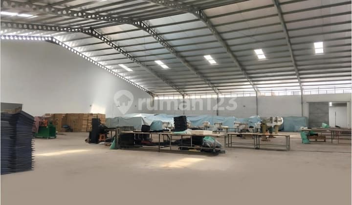 Gudang Luas Masuk Kontainer Strategis Industri Leuwigajah Cimahi