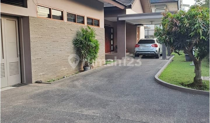 Nice Hook House on Tubagus Ismail Street, Dago Bandung