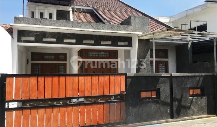 Nice and Ready-to-Live House in Antapani Bandung