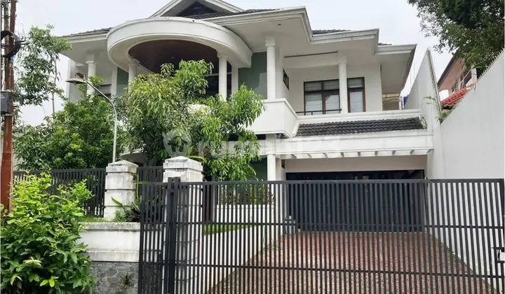 Rumah Mewah Strategis di Cipaku Bandung Dekat Tol Pasteur