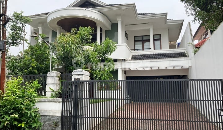 Rumah Mewah Strategis di Cipaku Bandung Dekat Tol Pasteur