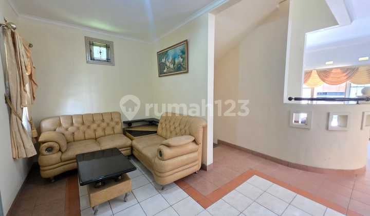 Dijual Rumah Terawat Siap Huni Lokasi Strategis di Parahyangan Rumah Villa Gegerkalong Bandung