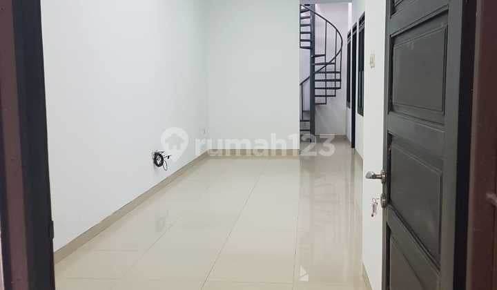 Dijual Rumah Nyaman dan Siap Huni Lokasi Strategis di Singgasana Pradana Bandung