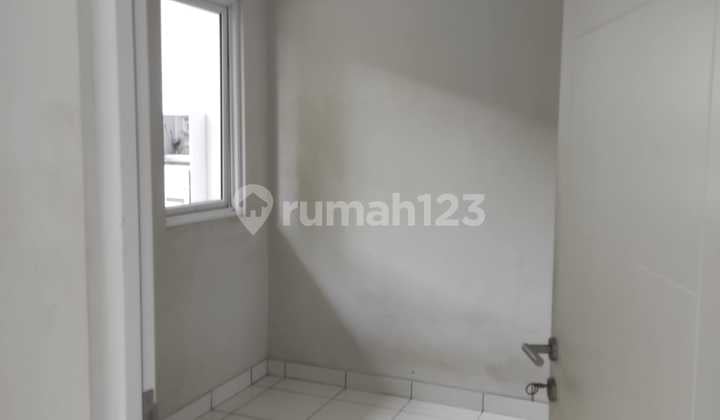 Disewakan Rumah 2 Lantai Nyaman dan Asri Siap Huni Lokasi di Summarecon Bandung