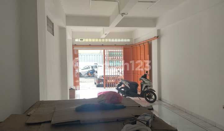 Disewakan Ruko 3,5 Lantai Siap Pakai Cocok untuk Usaha Lokasi di di Jalan Kopo Bandung