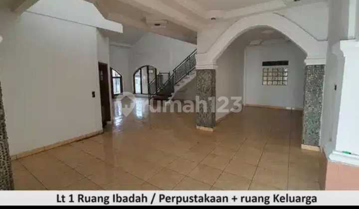 Disewakan Rumah Besar 3 Lantai Cocok untuk Cafe, Kantor Lokasi Strategis di Jalan Caringin Bandung