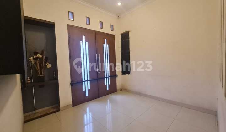 Disewa Rumah 2 Lantai Nyaman Siap Huni Minimalis Lokasi di Singgasana Pradana Bandung