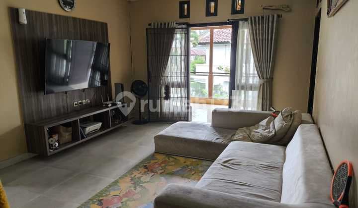 Dijual Rumah 3 Lantai Semi Furnished Nyaman Asri Siap Huni Lokasi di Kota Baru Parahyangan Tatar Wangsa Bandung
