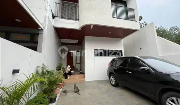 Disewakan Rumah 2 Lantai Siap Huni Nyaman Aman Asri Minimalis Lokasi di Cigadung Bandung
