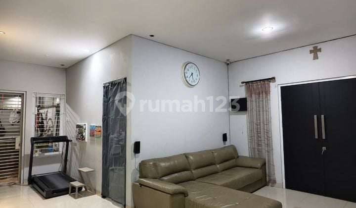Dijual Rumah Siap Huni Posisi Hook Lokasi Strategis di Mainroad Komplek Taman Kopo Indah 2 Bandung