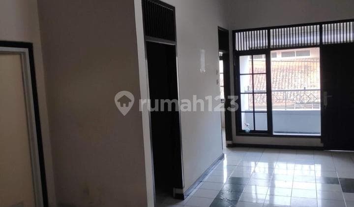 Disewa Rumah 2 Lantai Nyaman Siap Huni Lokasi di Taman Kopo Indah 1 Bandung