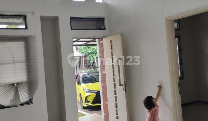 Disewakan Rumah Nyaman dan Asri Siap Huni Lokasi di Kota Baru Parahyangan Bandung