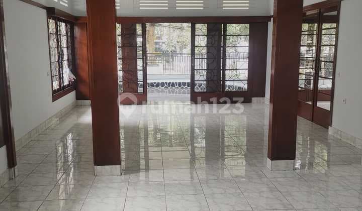 Dijual Rumah Hitung Tanah Kolonial Belanda Lokasi Sangat Strategis di Dekat Gedung Sate Bandung