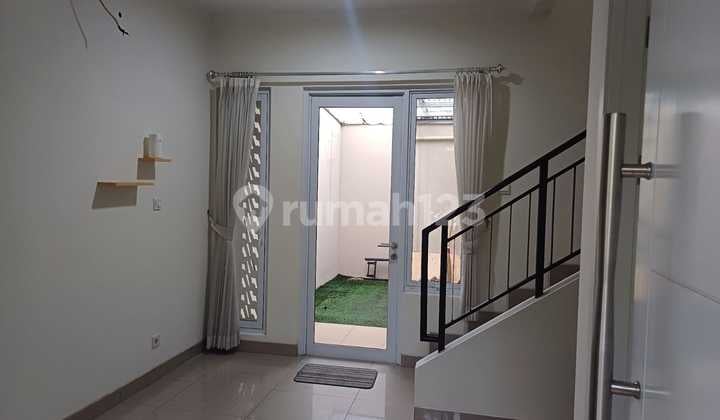 Disewa Rumah 2 Lantai Nyaman Asri Siap Huni Lokasi di Summarecon Cluster Cyntia Bandung