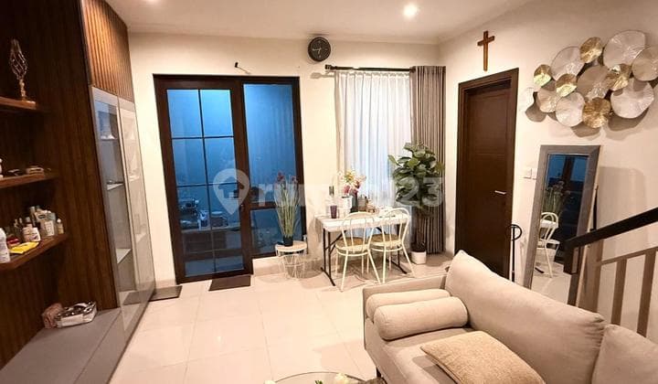 Disewakan Rumah 2 Lantai Full Furnish di Podomoro Park Cluster Padmagriya Jarang Ada