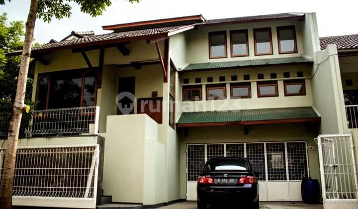 Disewakan Rumah 3 Lantai Nyaman Siap Huni Lokasi Strategis di Cigadung Bandung