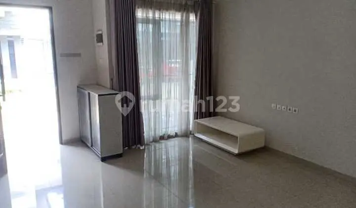 Dijual Rumah Nyaman Siap Huni Semi Furnished Lokasi Strategis di Sayap Setraduta Bandung