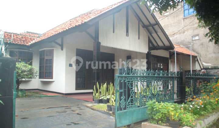FOR SALE Well-Maintained Old House, Ready to Occupy, Located on Main Road Pasirkaliki, Bandung