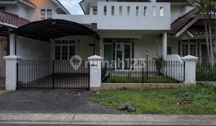 Rumah Bagus Area Taman Himalaya Renovasi Rapi dan Strategis