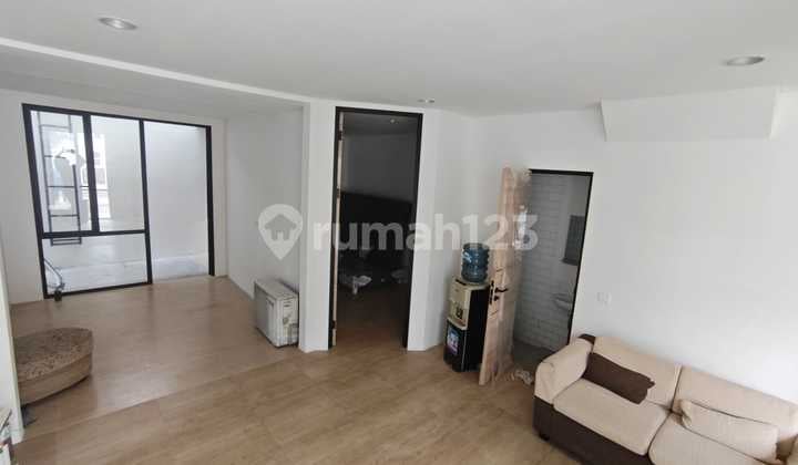 Bebas Banjir Rumah 2 Lantai Dekat Universitas Dekat Akses Tol