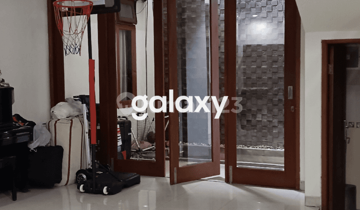 Ready-to-occupy house in Mega Kebun Jeruk