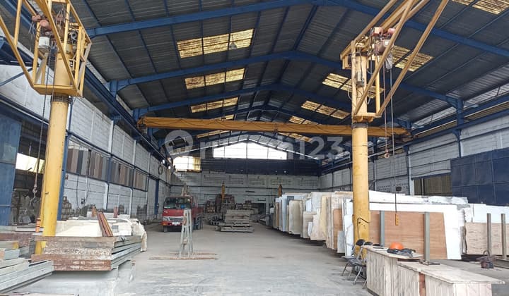 Gudang Batu Ceper. Land Area 1920. Building Area 1900. 40ft Container Access. Price 1.2 Billion/Year