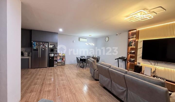 Rumah Di Lipo Cikarang,hoek,lt 149,lb 150,furnish,,,,harga 3,8 M