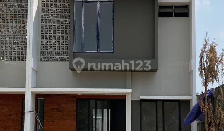 House with Main Road Access Ciputat - Bojongsari