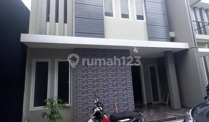 Rumah Cantik, Baru, dan Modern dalam Komplek di Pondok Kelapa