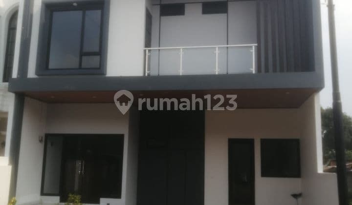Rumah Cantik, Baru, dan Mewah dalam Cluster Lokasi Strategis.