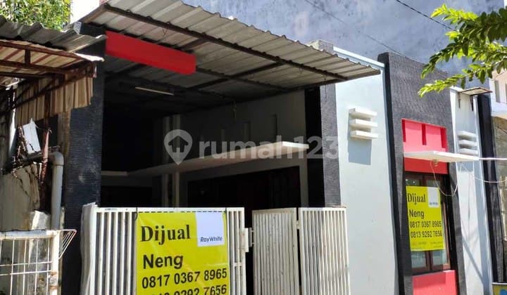 House on West Enggano St., Gresik New Town, Good + Well-Maintained, Suitable for young couples !!!