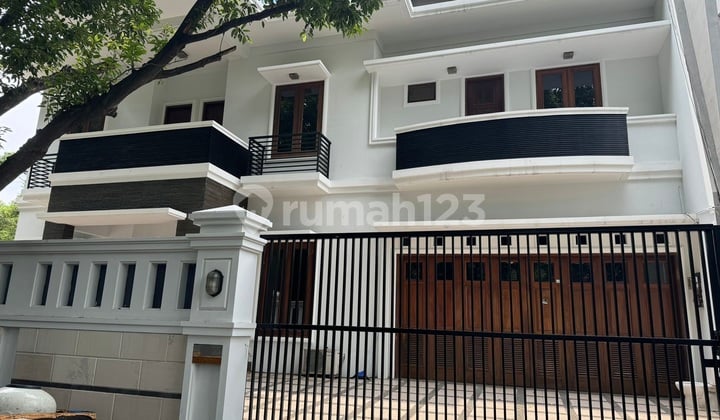 Taman Patra Kuningan - Rumah Hook - Swimming Pool - Lingkungan Premium