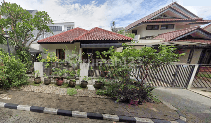 Villa Cinere Mas - Cluster House - Ready to Move In - 2-Car Driveway - Beautiful Environment