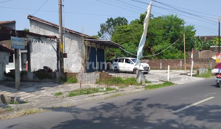 Land and buildings suitable for all types of business.