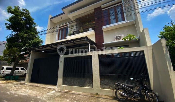 Rumah bagus tengah kota siap huni